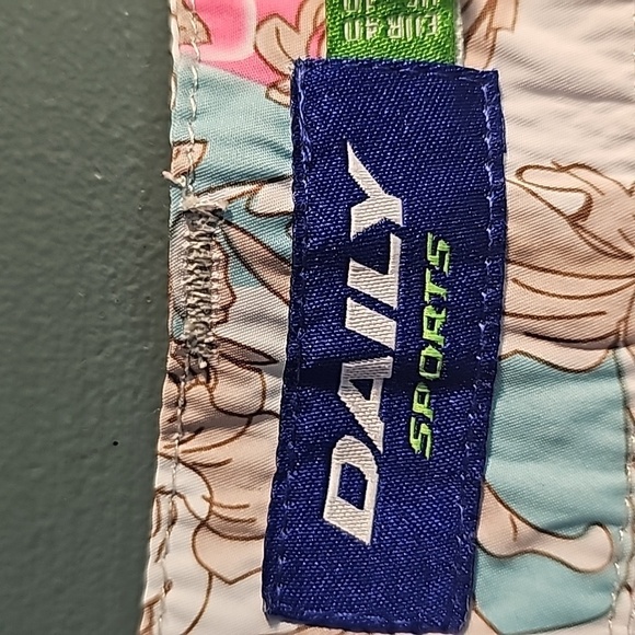 Daily Sport women's skort. Size 10. 5 pockets.  Beautiful‎ colors and fabric. - Picture 9 of 12